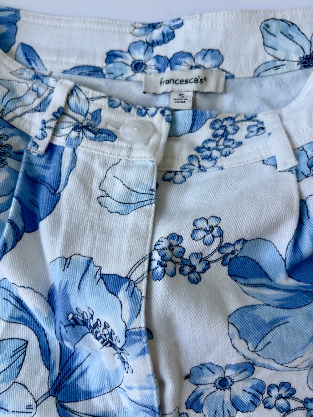 Francesca's Collections White & Blue Floral High-Waist Shorts - Picture 3 of 6